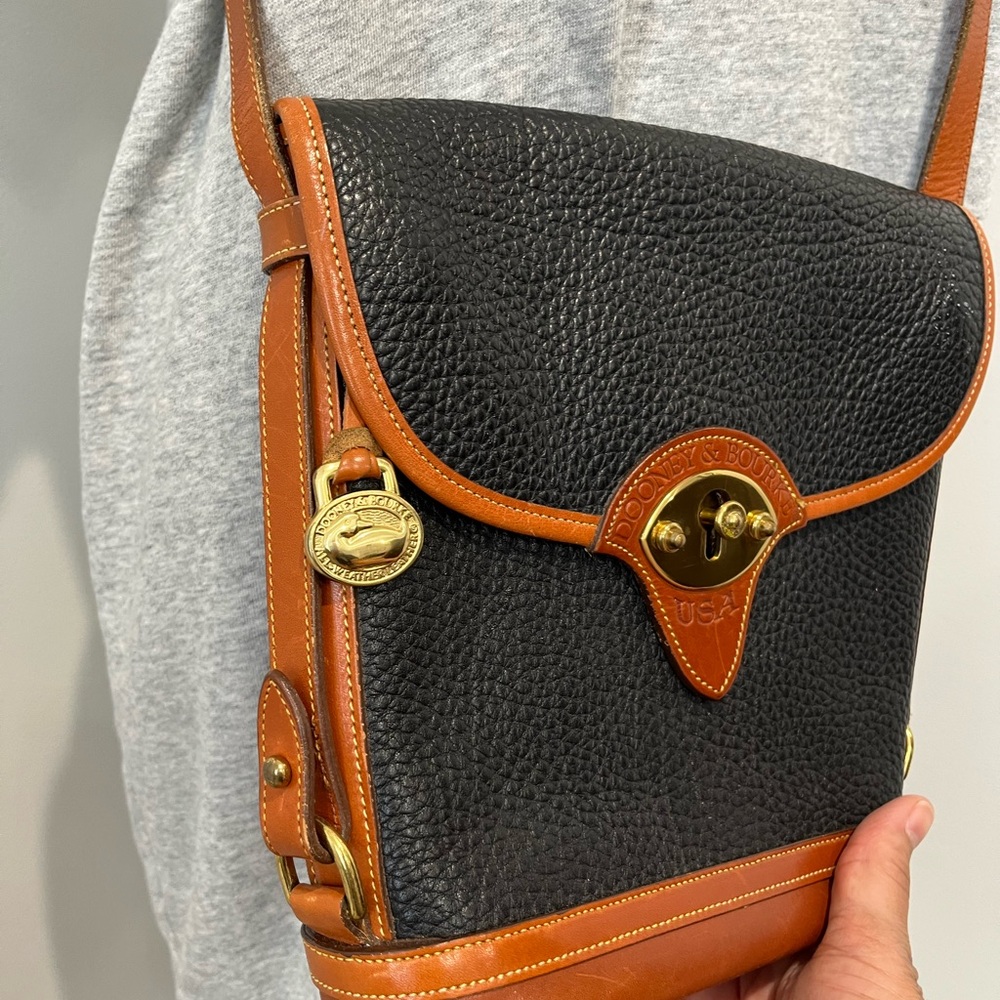 Dooney & Bourke Vintage Black Pebbled Leather Crossbody Bag with Brass Hardware - Picture 9 of 15